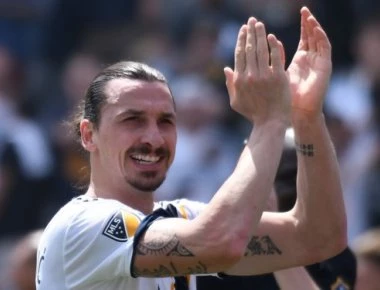 Ο Ιμπραίμοβιτς «προσκύνησε» 7χρονη - Έψαλε τον εθνικό ύμνο των ΗΠΑ και τους άφησε όλους «κάγκελο» (βίντεο)